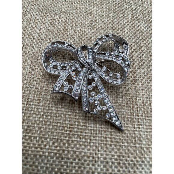 Vintage Joan Rivers Bow Clear Rhinestone Broach Mint Condition - Picture 1 of 8